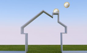 rysunek domu z wydobywającymi się z komina monetami