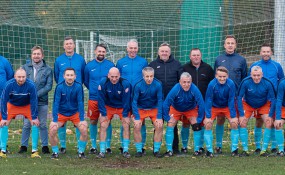 Oldboje Stowarzyszenia Victoria Sianów przed meczem z Oldbojami Bruskowa Wielkiego