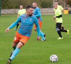 Krzysztof Miętek w meczu z oldbojami Lecha Czaplinek Krzysztof Miętek w meczu z oldbojami Lecha Czaplinek